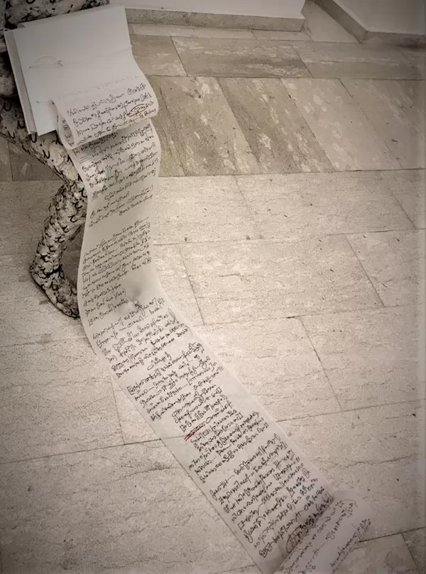Legame infinito, 2018 -  libro, corda, china su folglio poliestere - 30x200