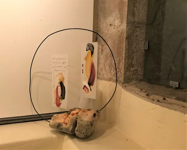 Il cerchio riflesso, 2018, olio su fogli in poliestere, ferro, pietra,  50x50